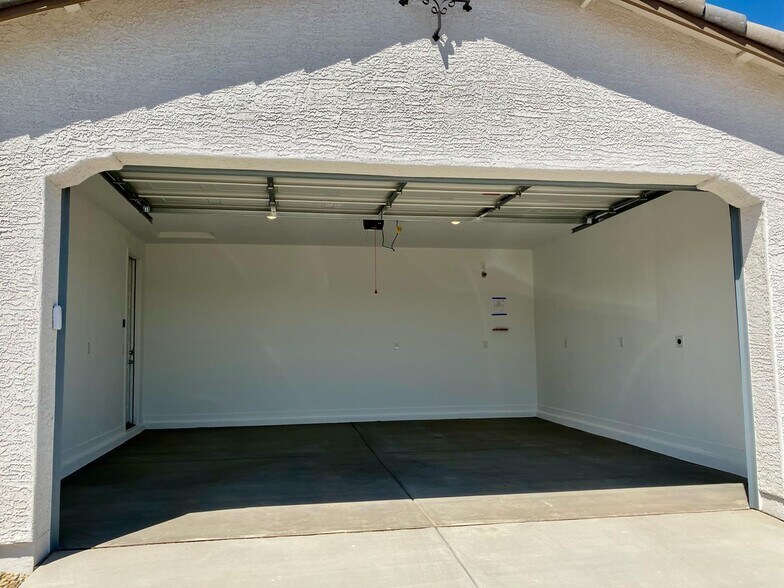 Garage - 16722 W Audrey Ln