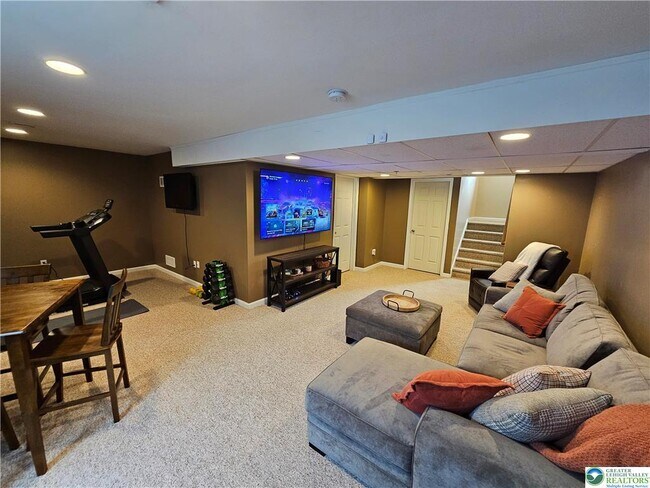 Building Photo - 247 Milkweed Dr