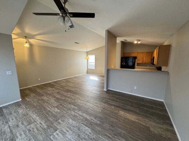Building Photo - Beautiful 2 Bedroom 2 bath single level fo...