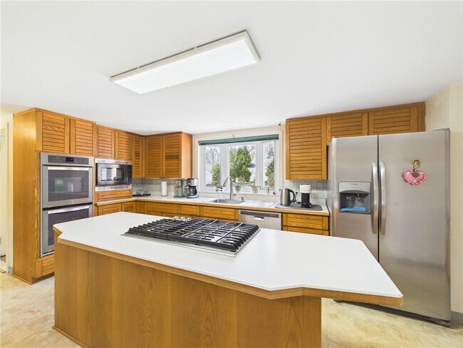 Building Photo - 449 Love Ln