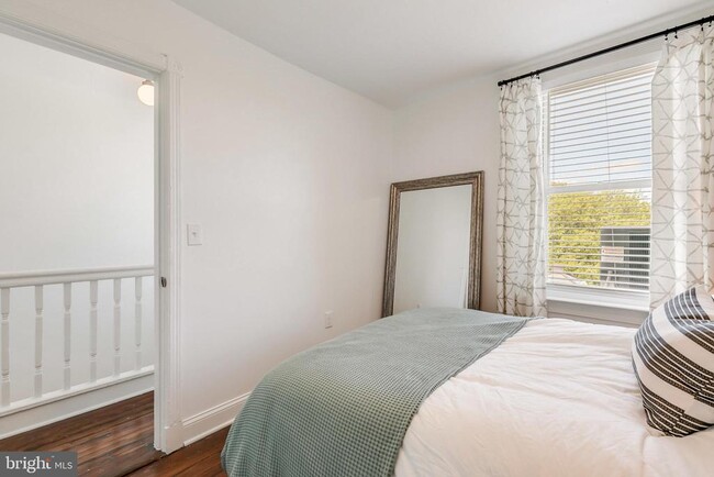 Building Photo - 1758 Park Ave