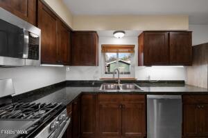 Building Photo - 463 Larson Rd
