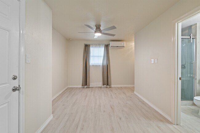 Building Photo - 120 Harbour Town Dr