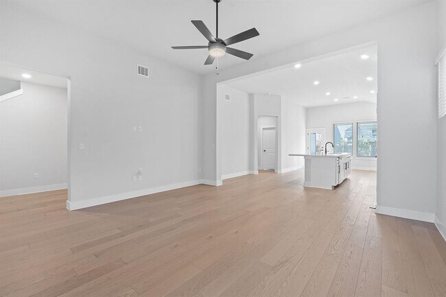 Building Photo - 8504 McKamy Dr