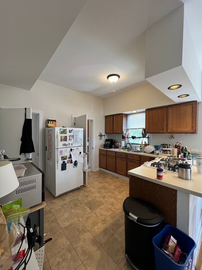 Building Photo - 3301 N Oakley Ave