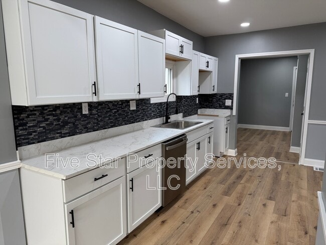 Building Photo - 1513 E Edwards St