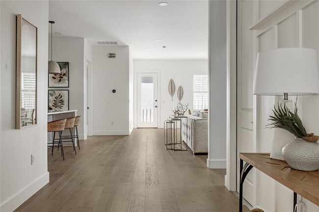 Building Photo - 1809 Pasadena Dr