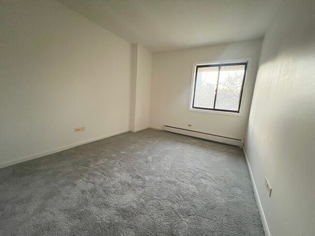 Building Photo - 228 E Bailey Rd