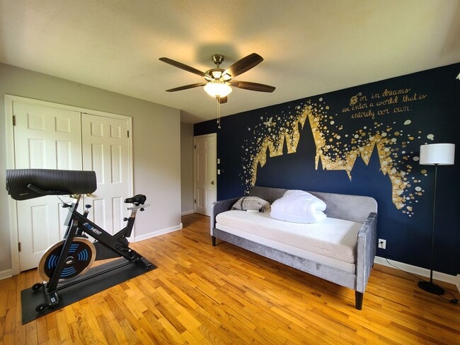 Building Photo - Partially Furnished 3-Bedroom Home with Fe...
