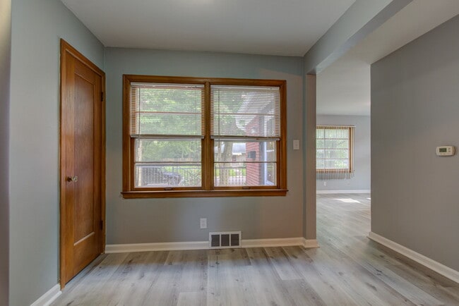 Building Photo - 4610 Rookwood Ave
