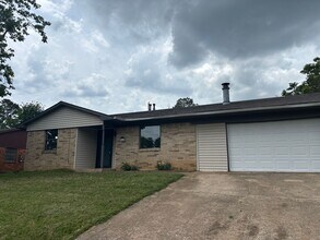 Building Photo - 3/2/1 in Quiet Neighborhood in Denison!