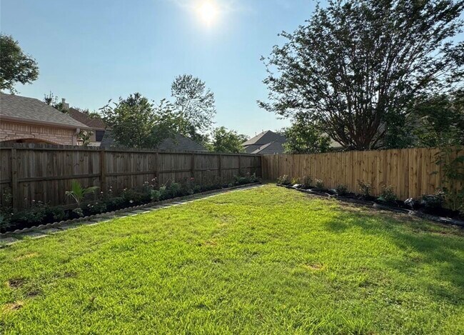 Building Photo - 5015 Cottonglen Ct