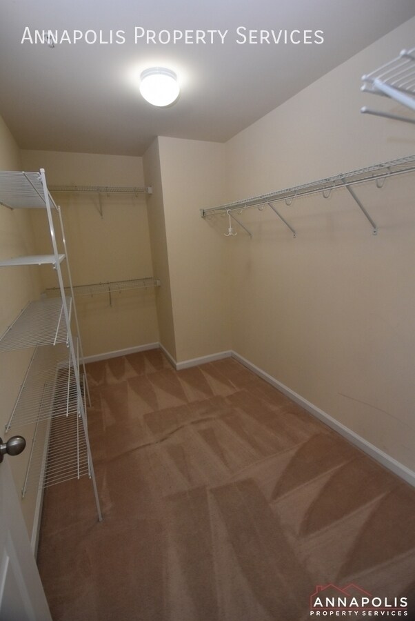 Building Photo - 1013 Red Clover Rd