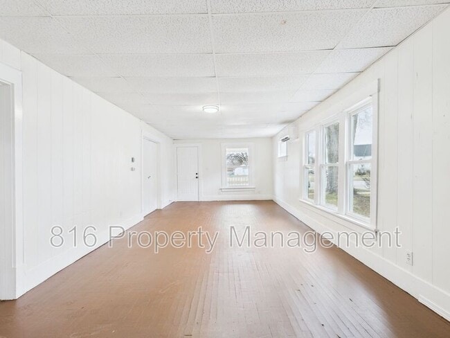 Building Photo - 413 Main St