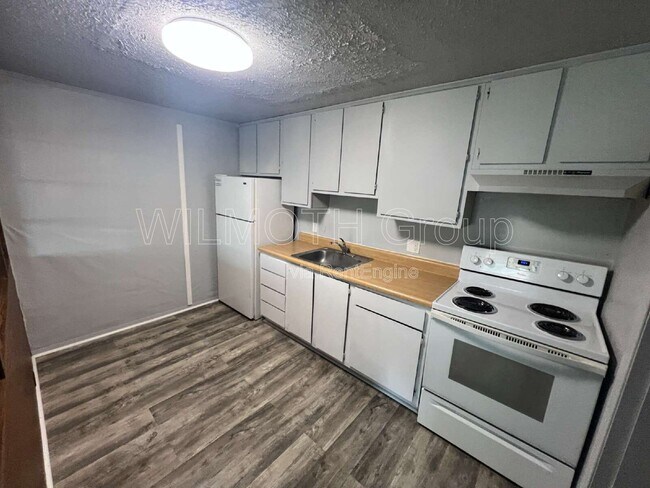 Building Photo - 2000 Indianapolis Rd