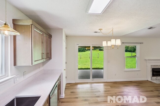 Building Photo - 1015 Chelsea Dr