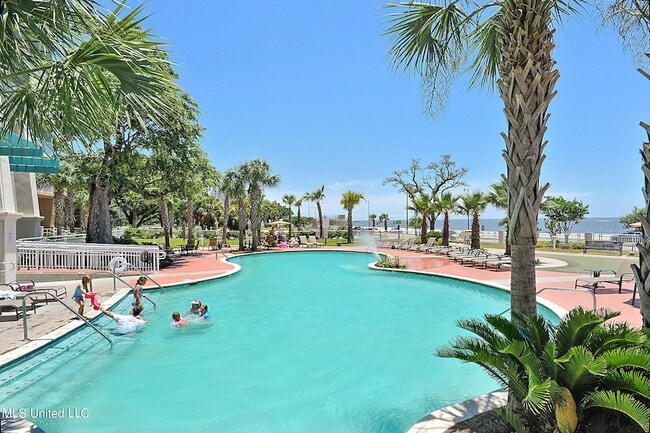 Building Photo - 2228 Beach Dr