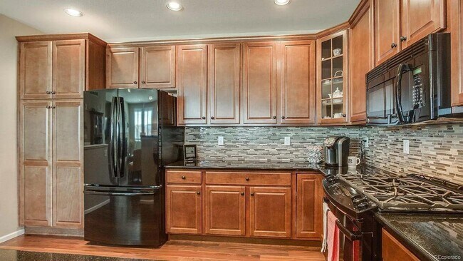 Building Photo - 2 Bed/2 Bath that is beyond expectations!!