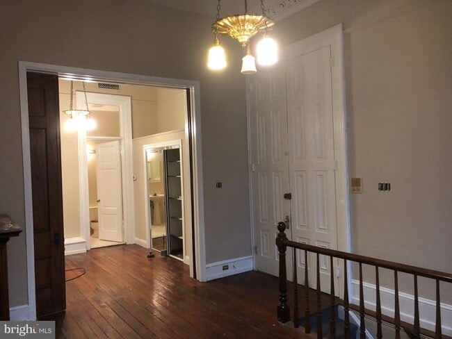 Building Photo - 1906 Fairmount Ave