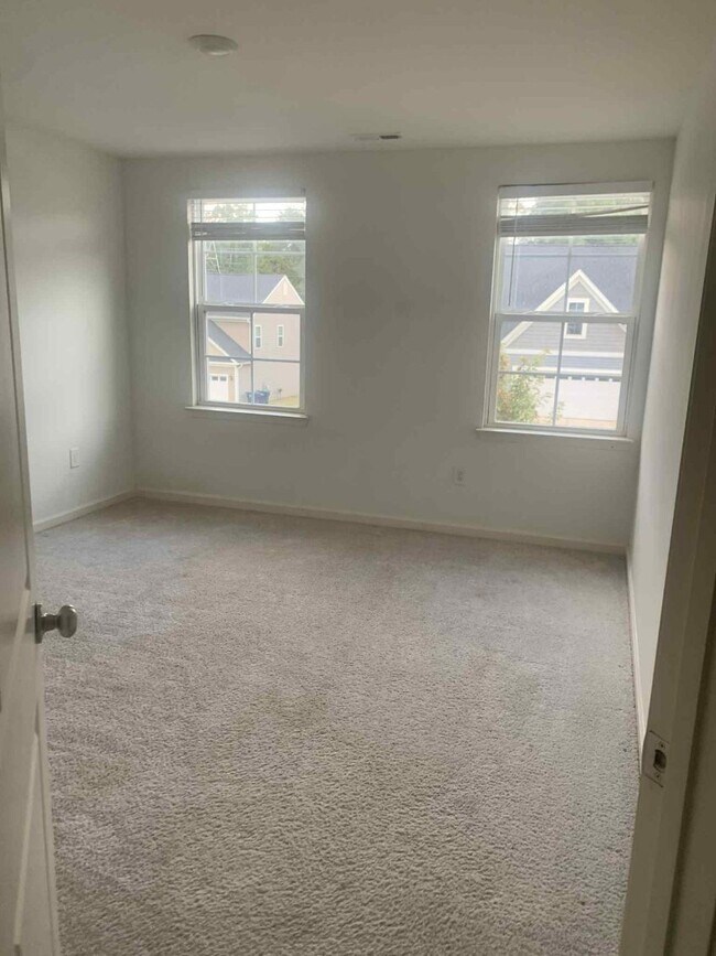 Building Photo - 670 Spruce Garden Ct