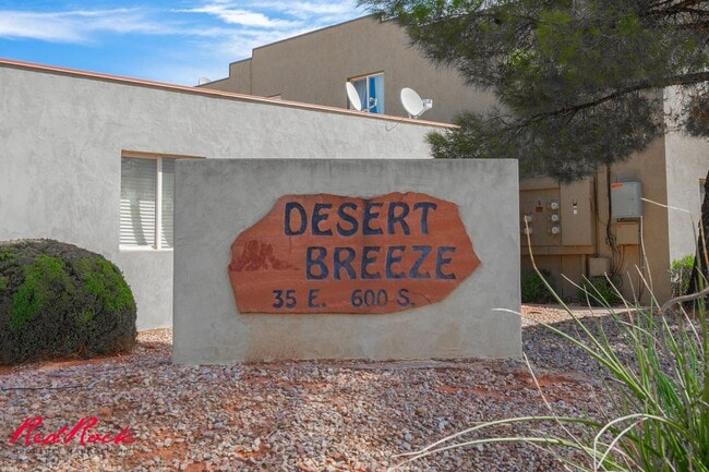 Building Photo - Enjoy Scenic Ivins Living – 3-Bed, 2-Bath ...