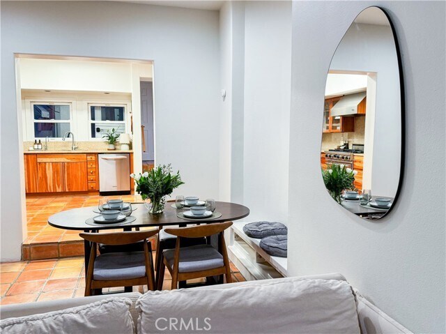 Building Photo - 214 N Irena Ave