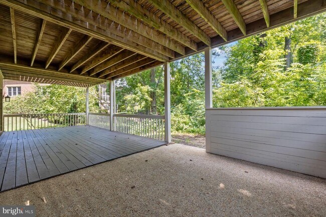 Building Photo - 370 S River Landing Rd