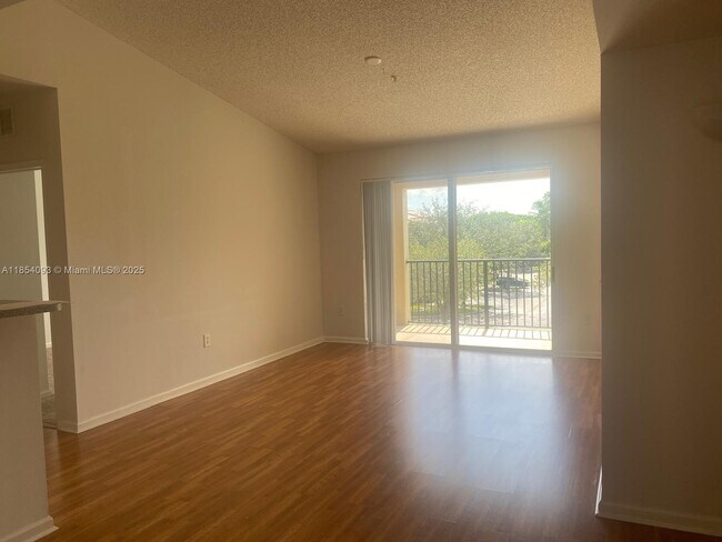 Building Photo - 8070 N Nob Hill Rd