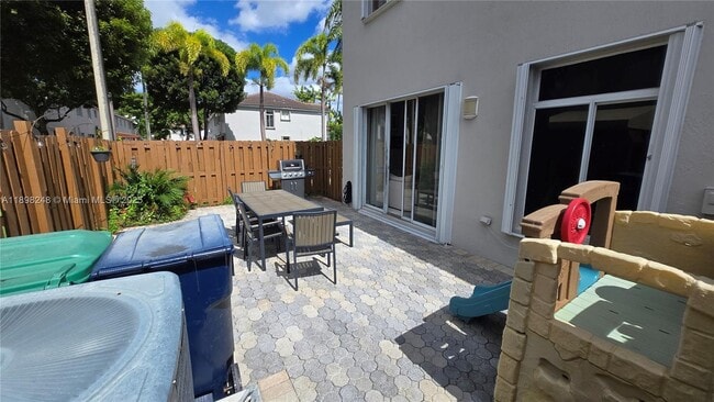 Building Photo - 5658 NW 113th Ave