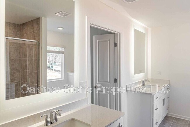 Building Photo - 3362 Skyland Dr