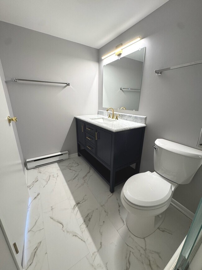 Building Photo - 234 Circle Ave