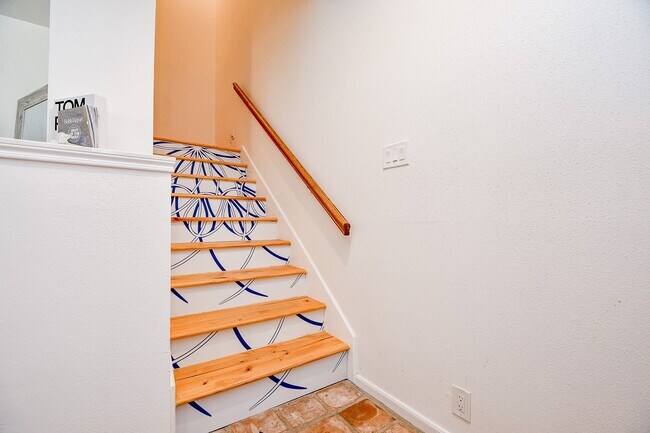 Building Photo - 2626 Bering Dr