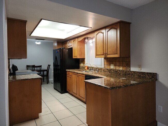 Building Photo - Spacious Single-Story Home; Private Fenced...