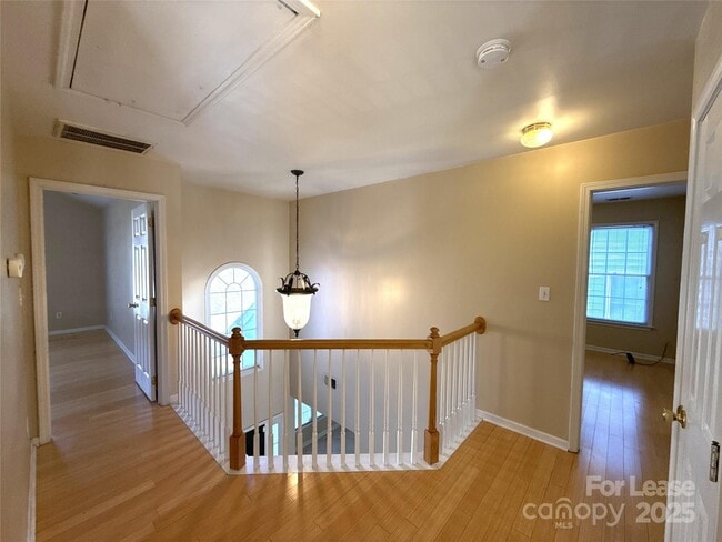 Building Photo - 1928 Dearmon Dr