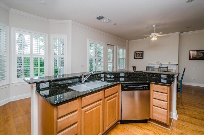 Building Photo - 924 Hemingway Cir