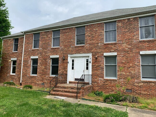 Building Photo - 1614 Wiswell Rd W