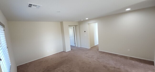 Building Photo - Beautiful 4BED / 3BATH home!