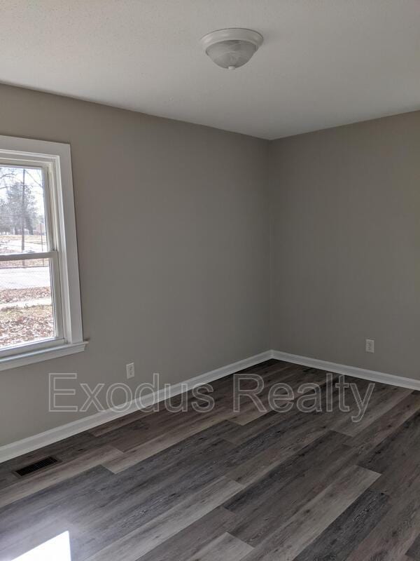 Building Photo - 401 Hickory Ave