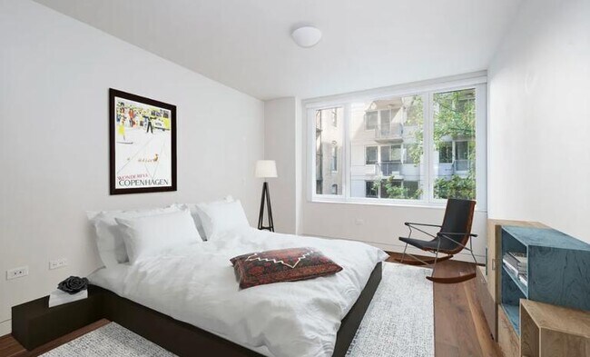 Building Photo - 3 bedroom in NEW YORK NY 10011
