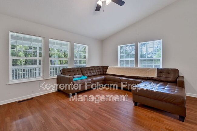 Building Photo - 5456 Oak Leaf Cir