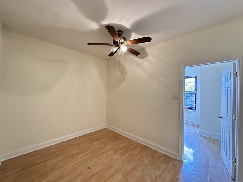 Building Photo - 4854 N Damen Ave