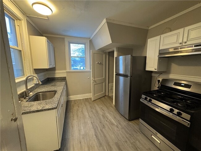 Building Photo - 342 Champlain St