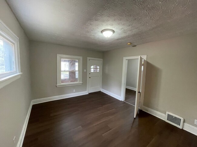 Building Photo - SECTION 8 and EDEN ACCEPTED!! Spacious New...
