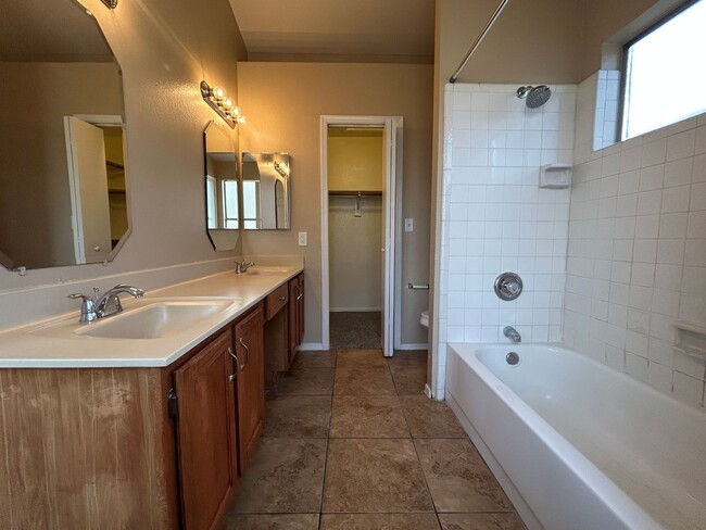 Building Photo - 6934 W Brown St