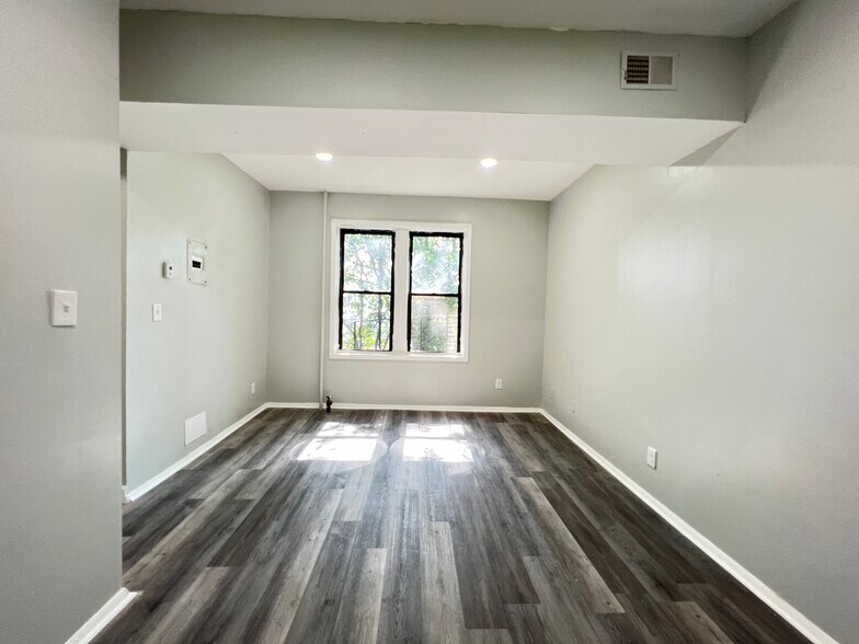 Unit 25 - 767 Broadway