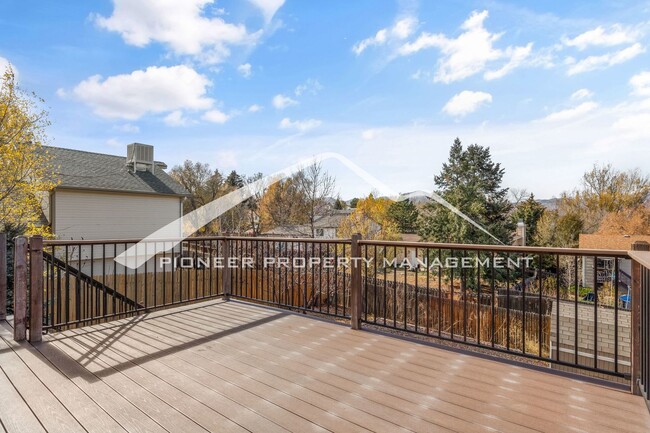 Building Photo - Huge Yard, Great Views, Perfect Location. ...