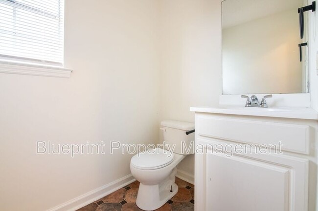 Building Photo - 1722 6th Pl Cir NW