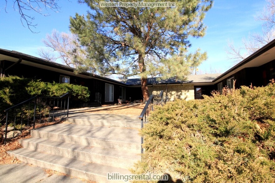 Front of Building - 1229 Poly Dr