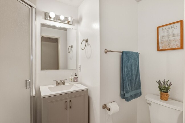 Building Photo - 3 Bedroom, 2 Bath House Near Portland Community College on Quiet Dead-end Street