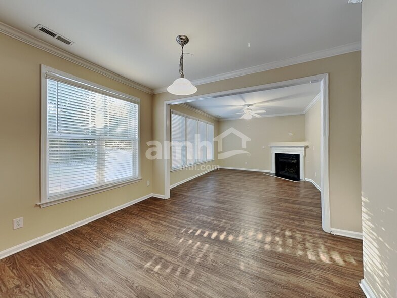 Building Photo - 100 Pearson Pl